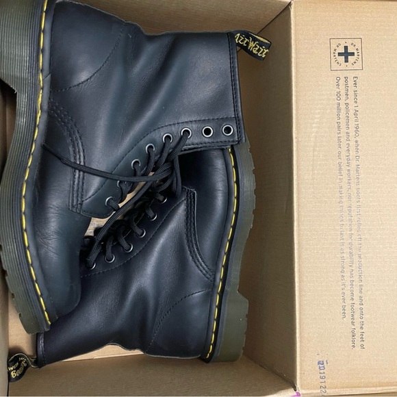 EUC 1460 WOMEN'S NAPPA LEATHER LACE UP BOOTS SZ7 - Picture 6 of 10